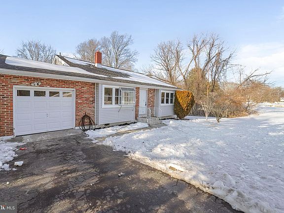 2nd image of 149 Greentree Rd