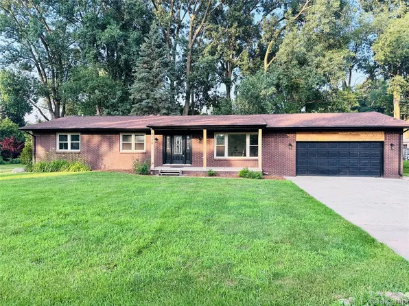 4126 Strathcona, Highland, MI 48357