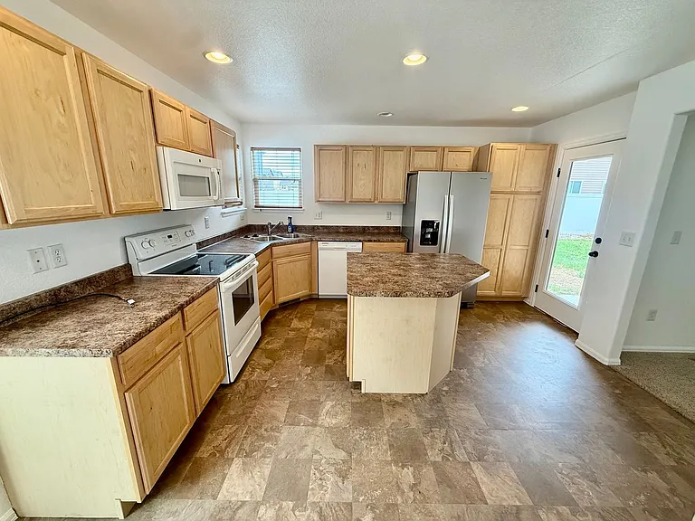 7545 Back Stretch Dr — Photo 13
