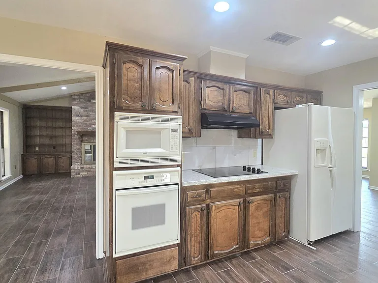 12119 Mallory Ave — Photo 5