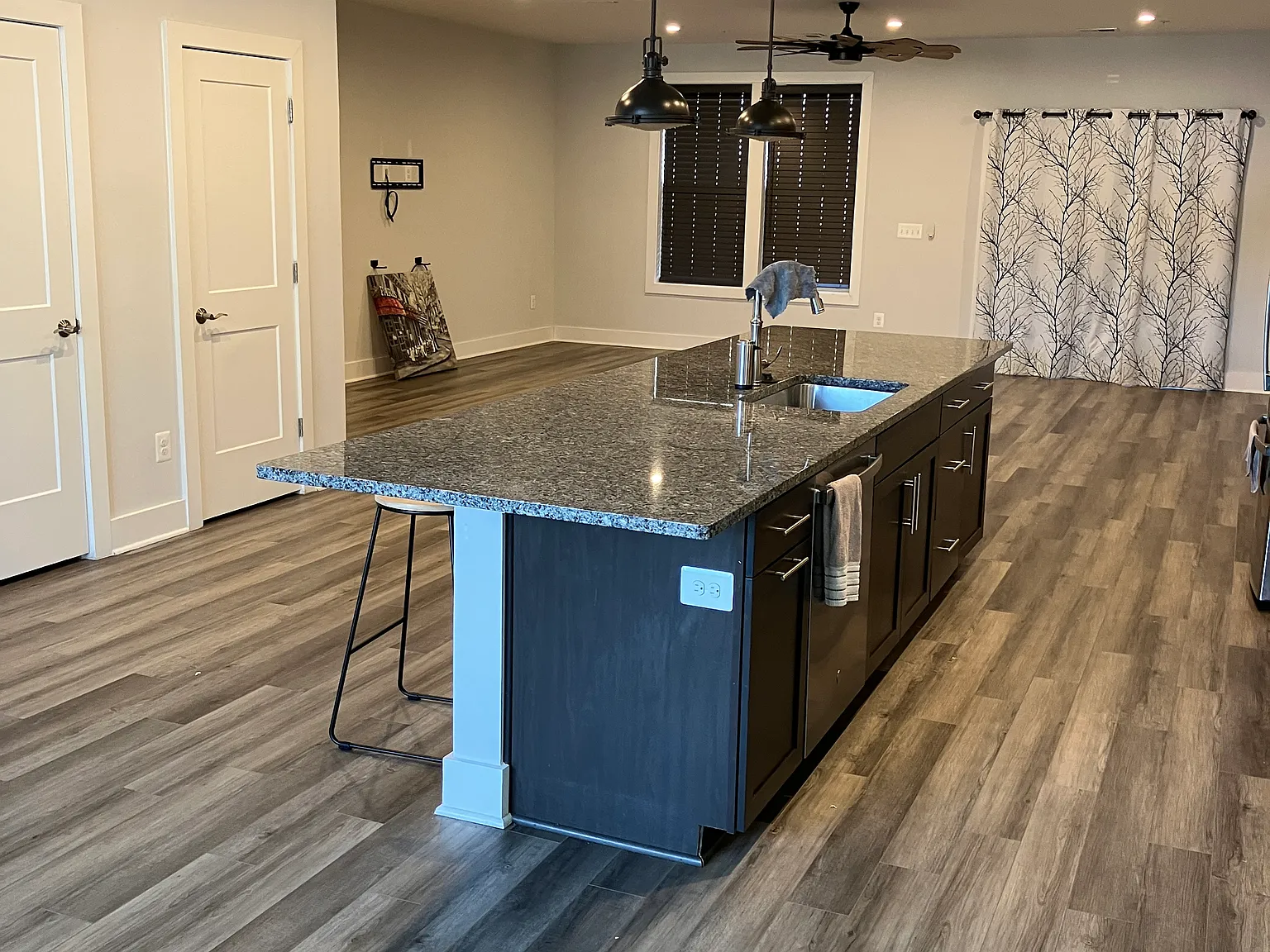 3 bed, 2.5 bath, 2345 sqft, $2,850 — Photo 1