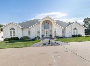 2182 Seippel Rd, Dubuque, IA 52002