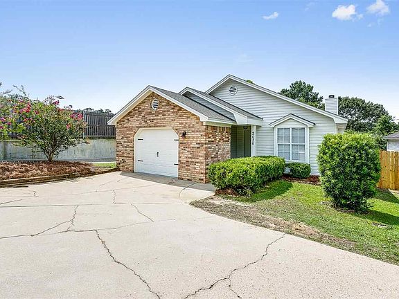 2nd image of 2036 Cambridge Cir