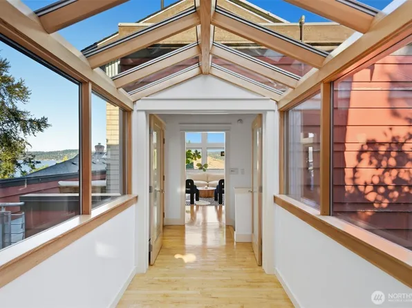 8770 Sand Point Way NE, Seattle, WA 98115