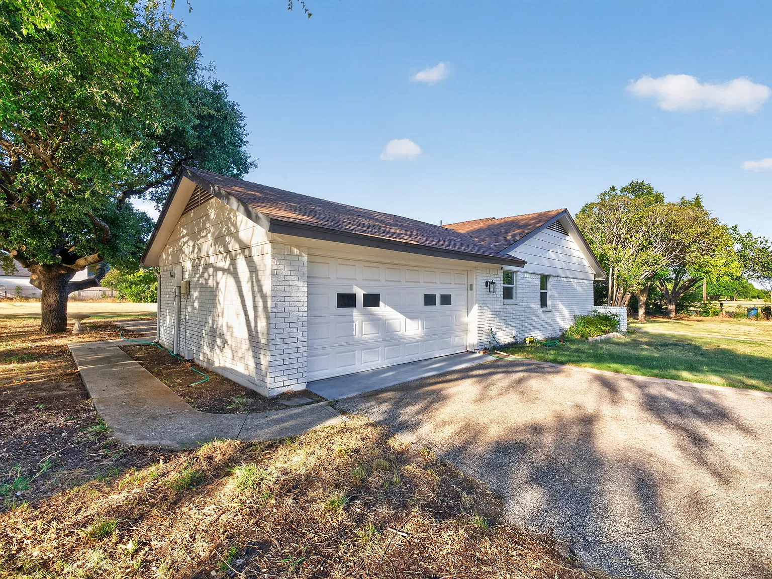 3 bed, 1842 sqft, $3,195 — Photo 4