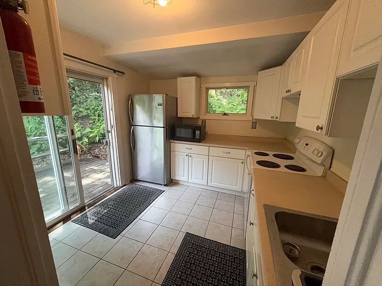 109 Carey Ave — Photo 3