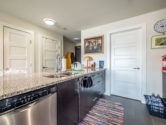 4th image of 15 Kings Wharf Pl #806