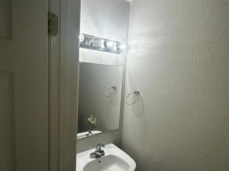 Center Town Condominiums — Photo 76