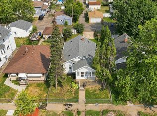 1006 Earl St, Saint Paul, MN 55106