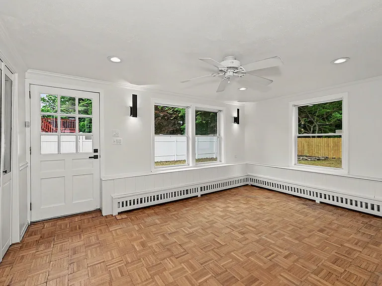44 Barmore Dr W — Photo 12