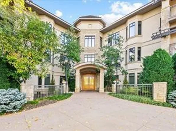 4901 W 133rd St #202, Leawood, KS 66211