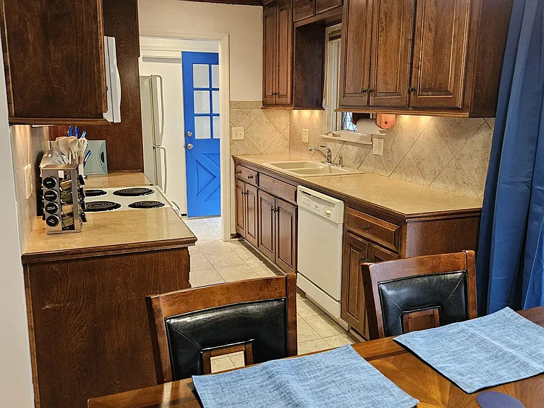 Kitchen/kitchen table