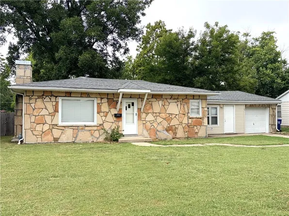 2020 20th St, Sedalia, MO 65301