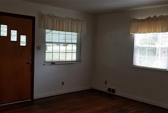 3rd image of 1826 Highland Ave