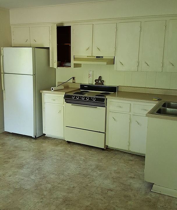 2nd image of 131 Watkins St