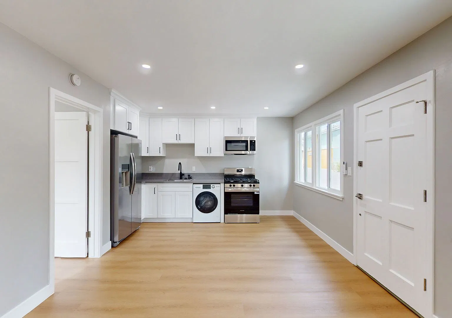 Renovated 1 bedroom 1 bath Apartment in Pasadena with in unit laundry, and reserved parking! — Photo 3