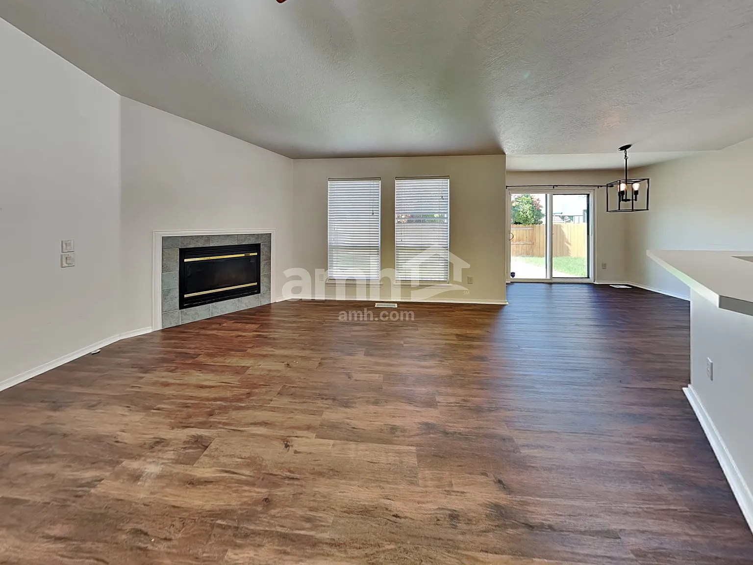 4 bed, 2.0 bath, 1688 sqft, $2,440 — Photo 4