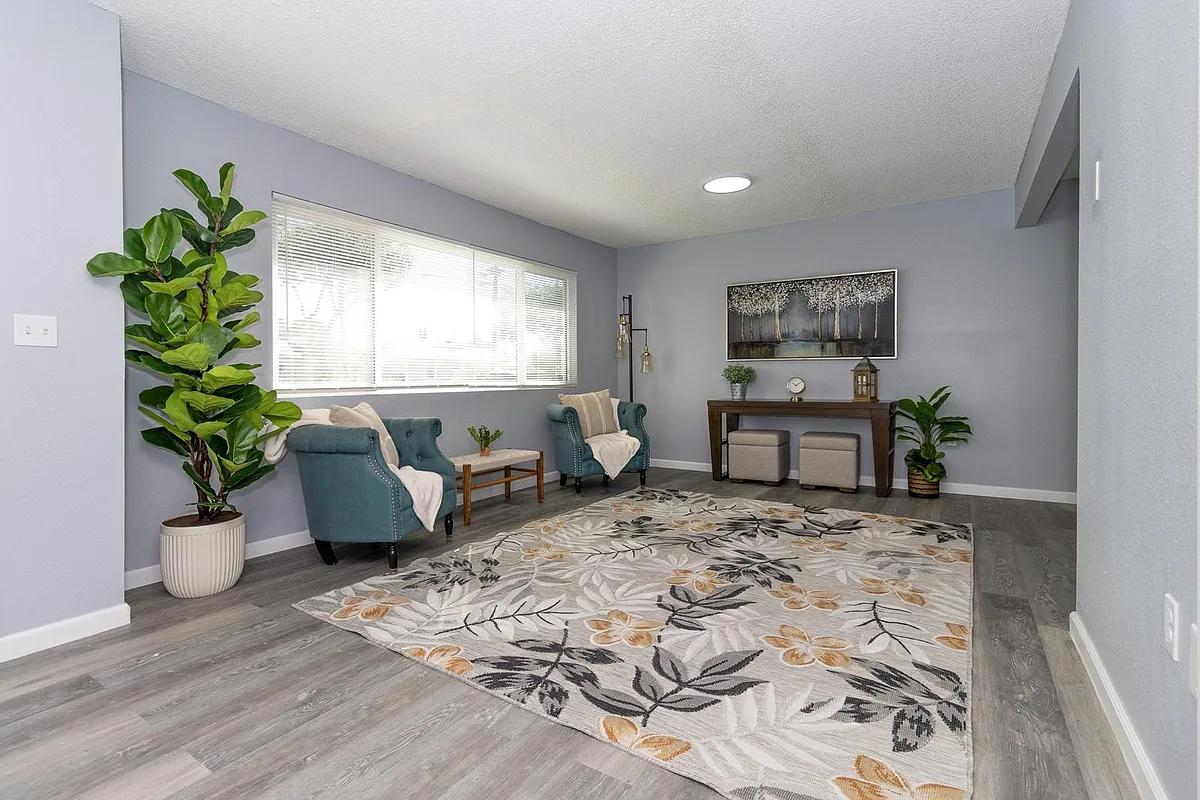 Building Photo - 5211 Live Oak St #5211