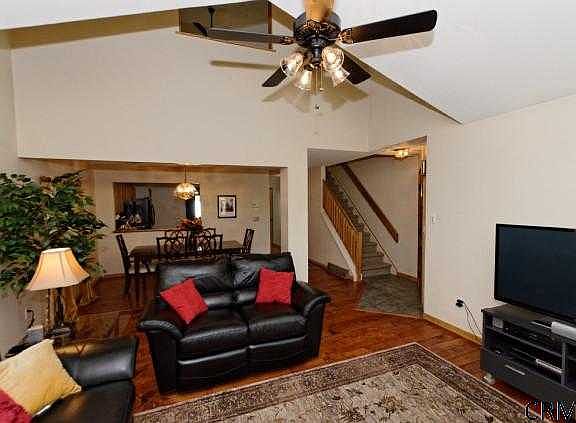 3rd image of 12 Birch Glen Dr