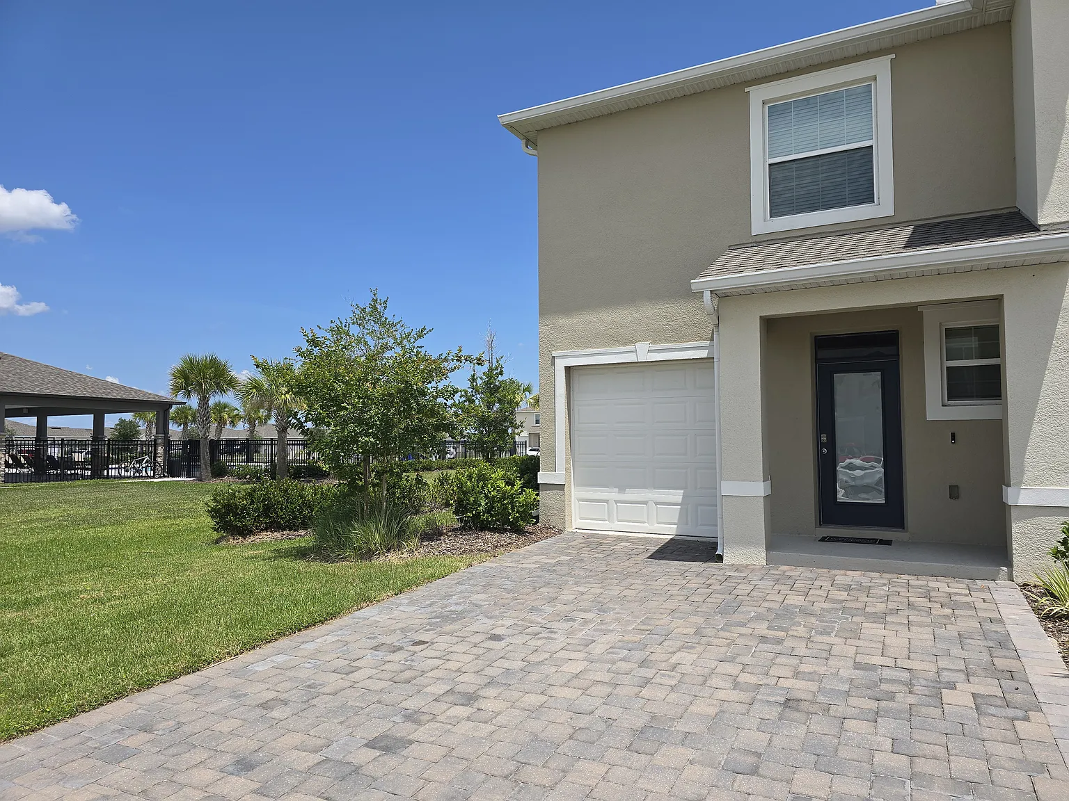 3 bed, 2.5 bath, 1740 sqft, $2,200 — Photo 2