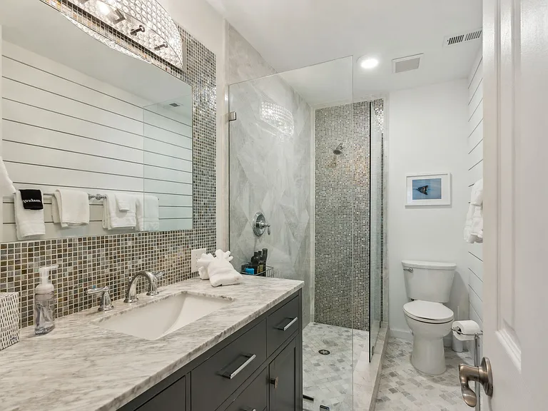 2705 Allan St — Photo 11