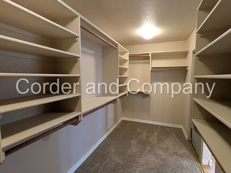 8827 Hampton Ave NE — Photo 34