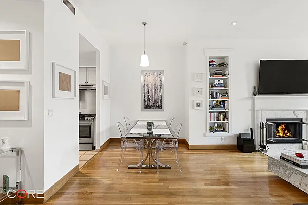 Rented by CORE | media 8