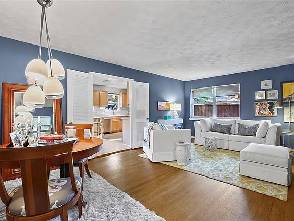 4th image of 9611 Lynbrook Dr