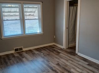114 W Main St, Morris, IL 60450