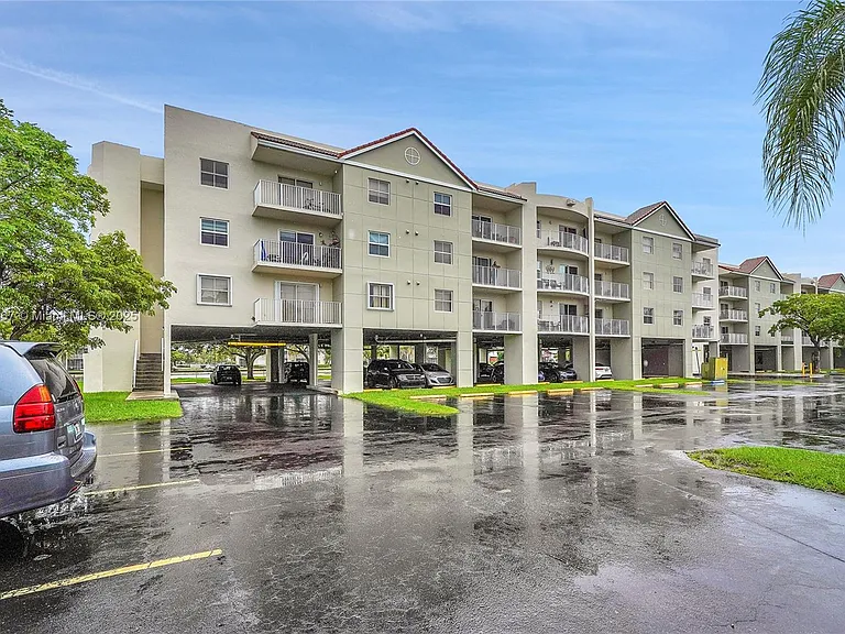 8260 SW 210th St #201 — Photo 30