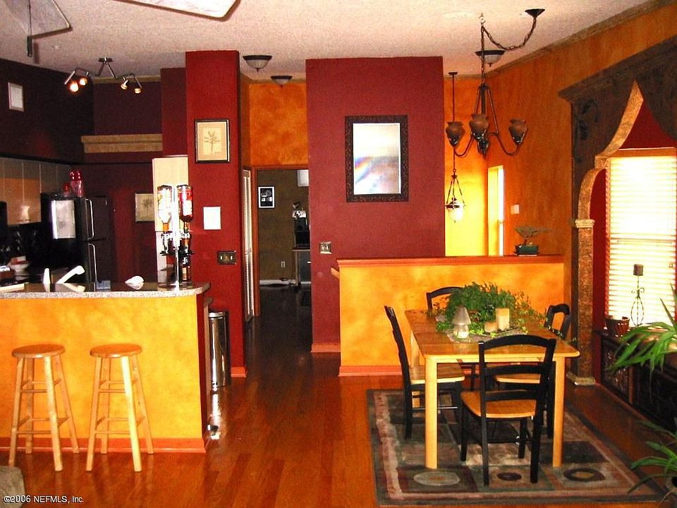 Kitchen dining area
