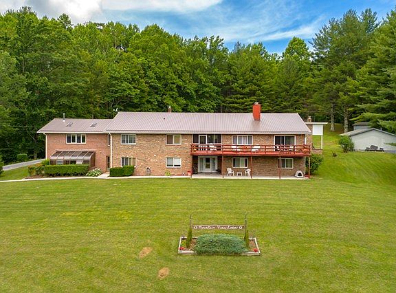 3rd image of 560 Acorn Ln