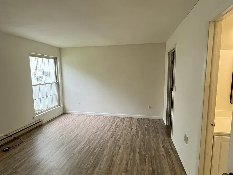 University Park Apartments near Cornell University — Photo 285