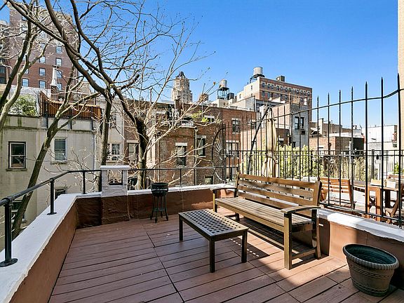 5th image of 304 W 106th St APT 4R