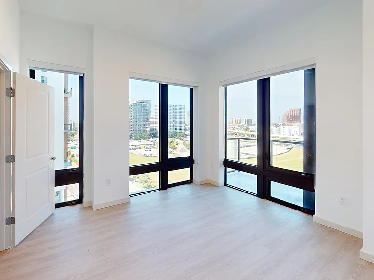 101 N Meridian — Photo 145