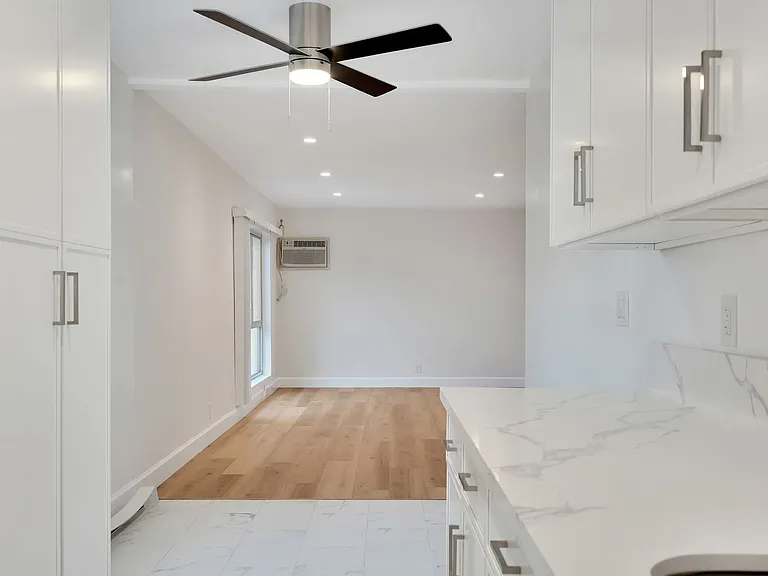 220 S Gale Dr #5 — Photo 7