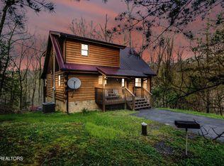 3201 Bear Country Way, Sevierville, TN 37876