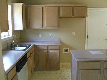 5th image of 2709 Hyacinth Dr