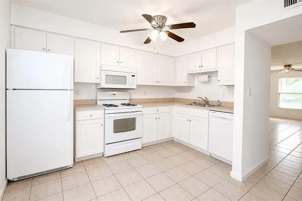2 bed, 1.5 bath, 1260 sqft, $1,500 — Photo 4