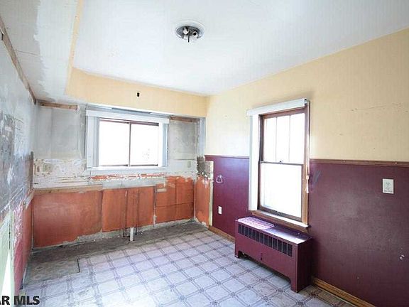 5th image of 111 N 13th St
