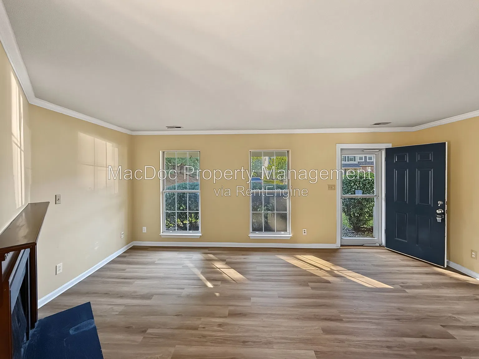 3 bed, 2.5 bath, 1372 sqft, $2,145 — Photo 2