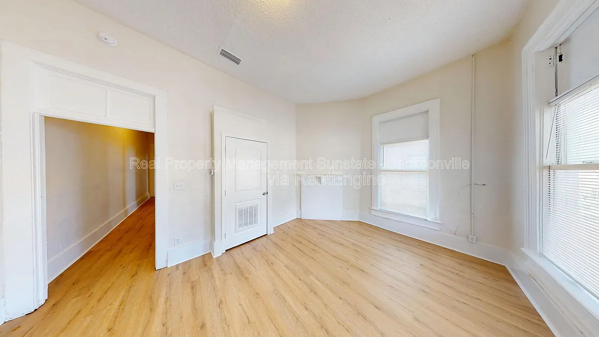 Building Photo - 2324 Moncrief Rd