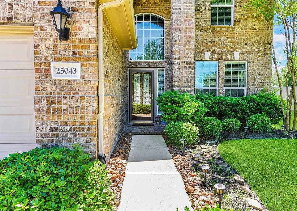 1st image of 25043 Lenora Dr