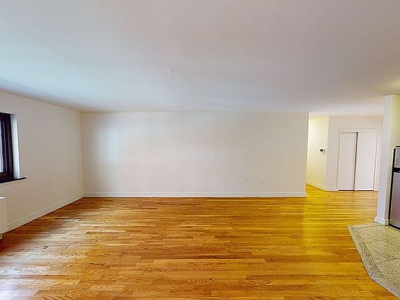 3rd image of 50 Prince St APT 2C