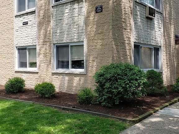 2nd image of 1420 W Estes Ave APT 2D