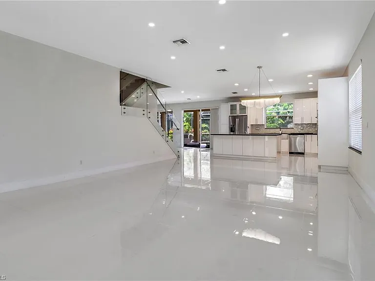 8271 Laurel Lakes Way — Photo 17