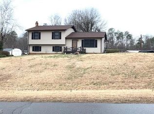 128 College Ln, Reidsville, NC 27320