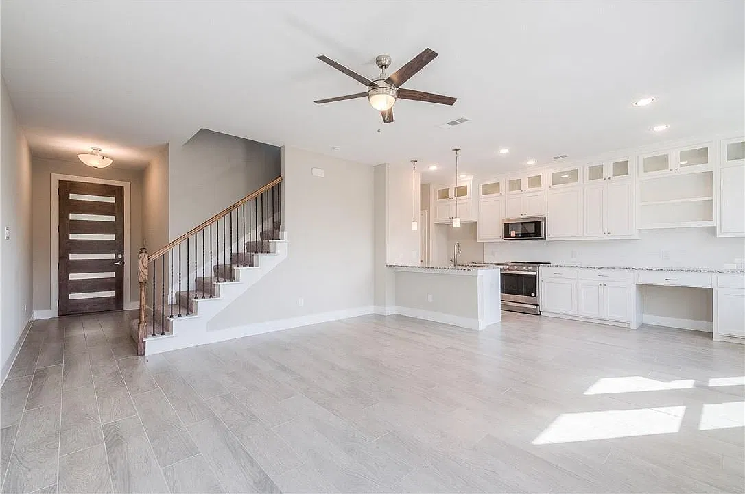 2129 Lovedale Avenue - 104 — Photo 2