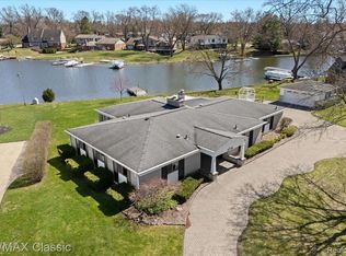 4718 Surfwood Dr, Commerce Township, MI 48382