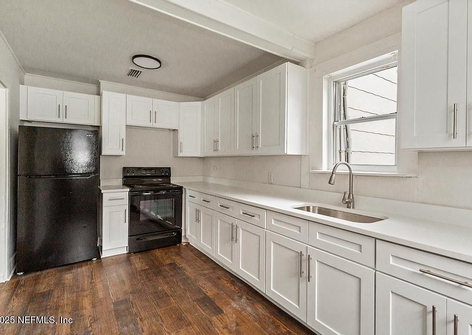 1st image of 1094 WOODSTOCK Avenue